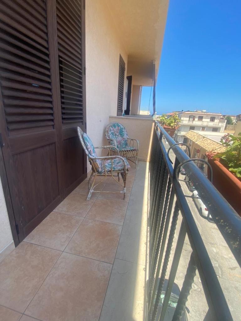 A Casa Di Loretta Apartment Теразини Екстериор снимка